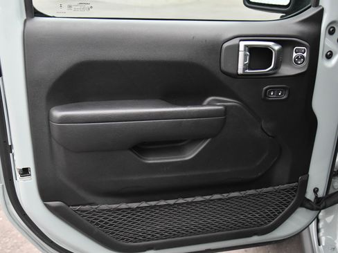 Used 2024 Jeep Wrangler Willys image 16