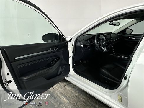 Used 2021 Nissan Altima 2.5 SR w/ SR Premium Package image 20