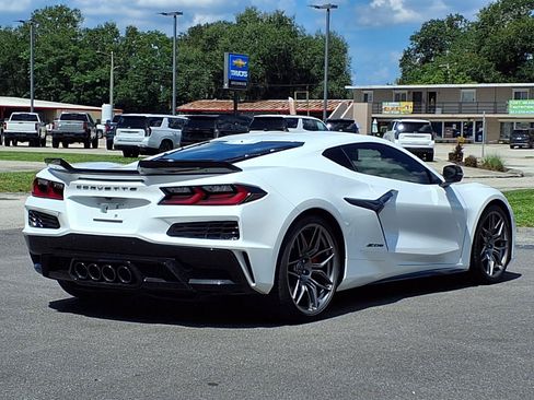 Used 2025 Chevrolet Corvette Z06 RWD image 4