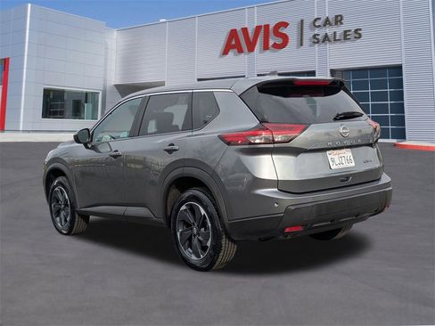 Used 2024 Nissan Rogue SV image 9
