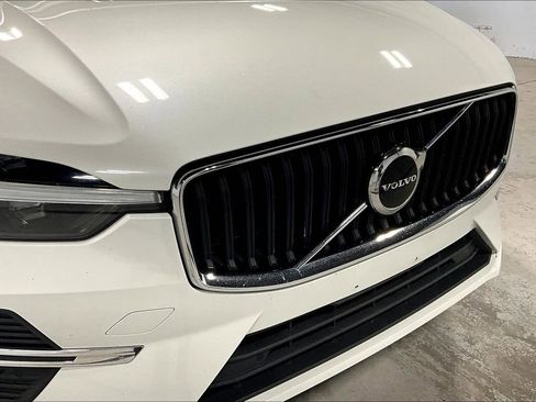 Used 2022 Volvo XC60 B5 Momentum image 36