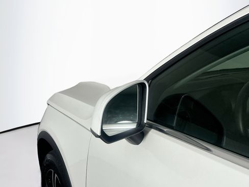 Used 2025 Volvo XC40 B5 Core image 16