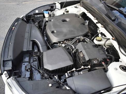Used 2019 Volvo XC40 T5 R-Design AWD/4WD image 29