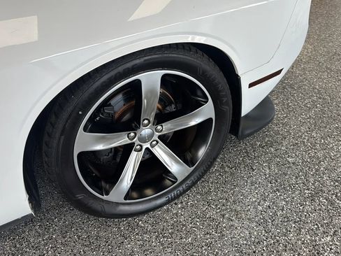 Used 2015 Dodge Challenger R/T Plus RWD image 22