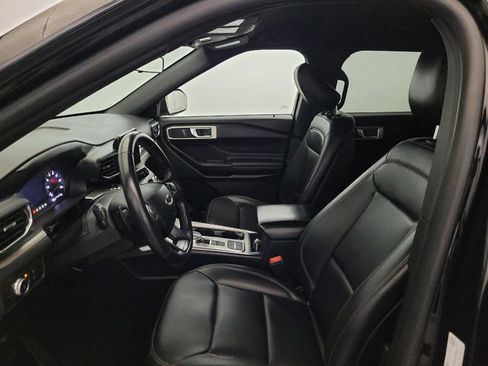 Used 2020 Ford Explorer XLT w/ Equipment Group 202A RWD image 17
