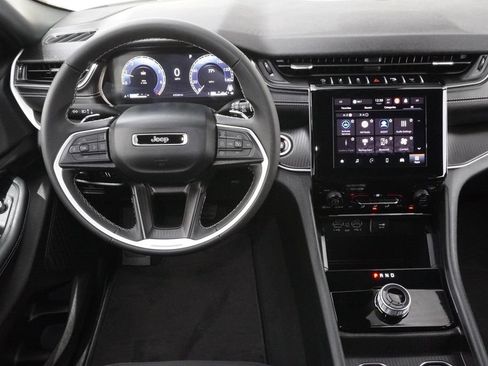 Used 2025 Jeep Grand Cherokee Laredo X AWD/4WD image 24