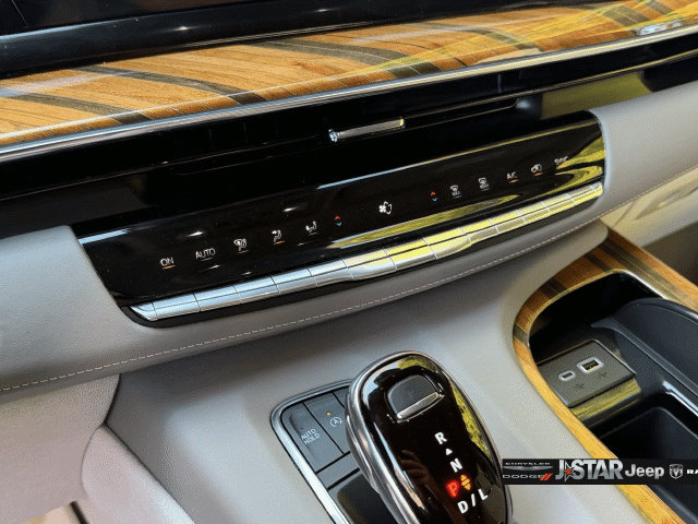 Used 2024 Cadillac Escalade ESV Sport Platinum w/ LPO, ONYX Package AWD/4WD image 22