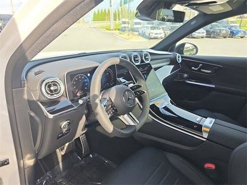 Used 2025 Mercedes-Benz GLC 350e 4MATIC image 26