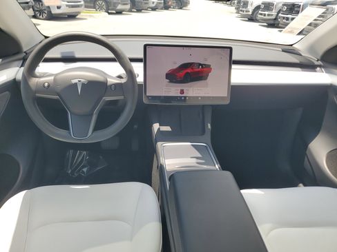 Used 2024 Tesla Model Y Long Range RWD image 14