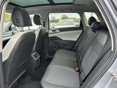 Used 2025 Volkswagen Taos SE w/ Panoramic Sunroof Package AWD/4WD image 11