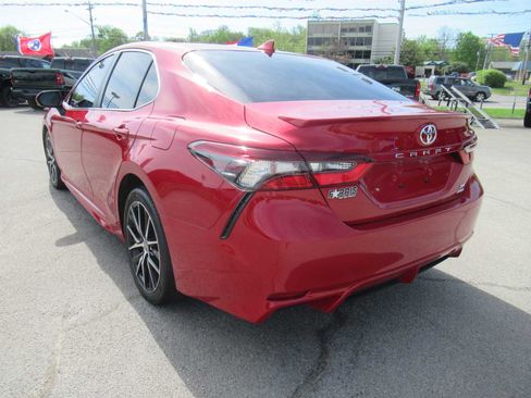Used 2022 Toyota Camry SE image 3