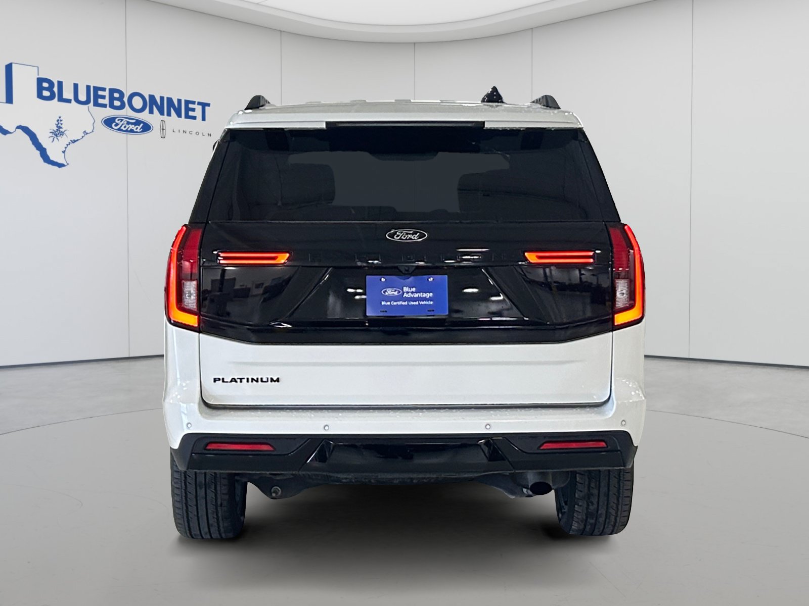 Used 2025 Ford Expedition Platinum w/ Stealth Performance Package AWD/4WD image 6