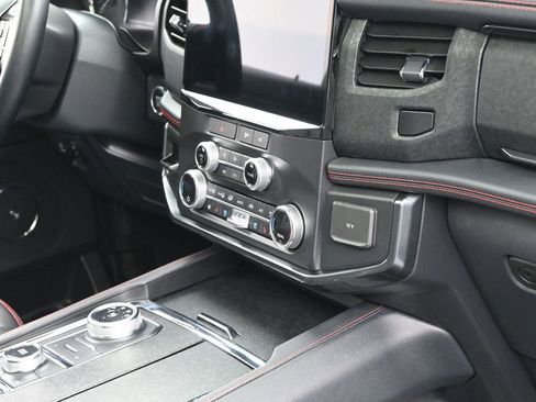 Used 2022 Ford Expedition Max Limited image 34