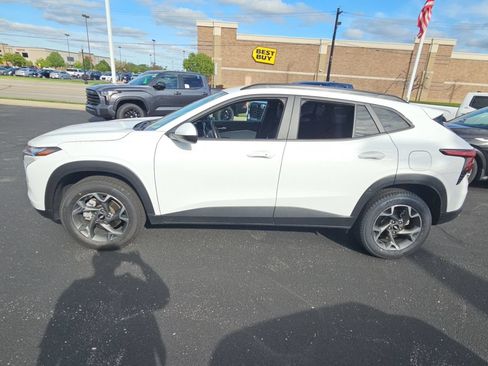 Used 2024 Chevrolet Trax LT w/ Driver Confidence Package FWD image 6