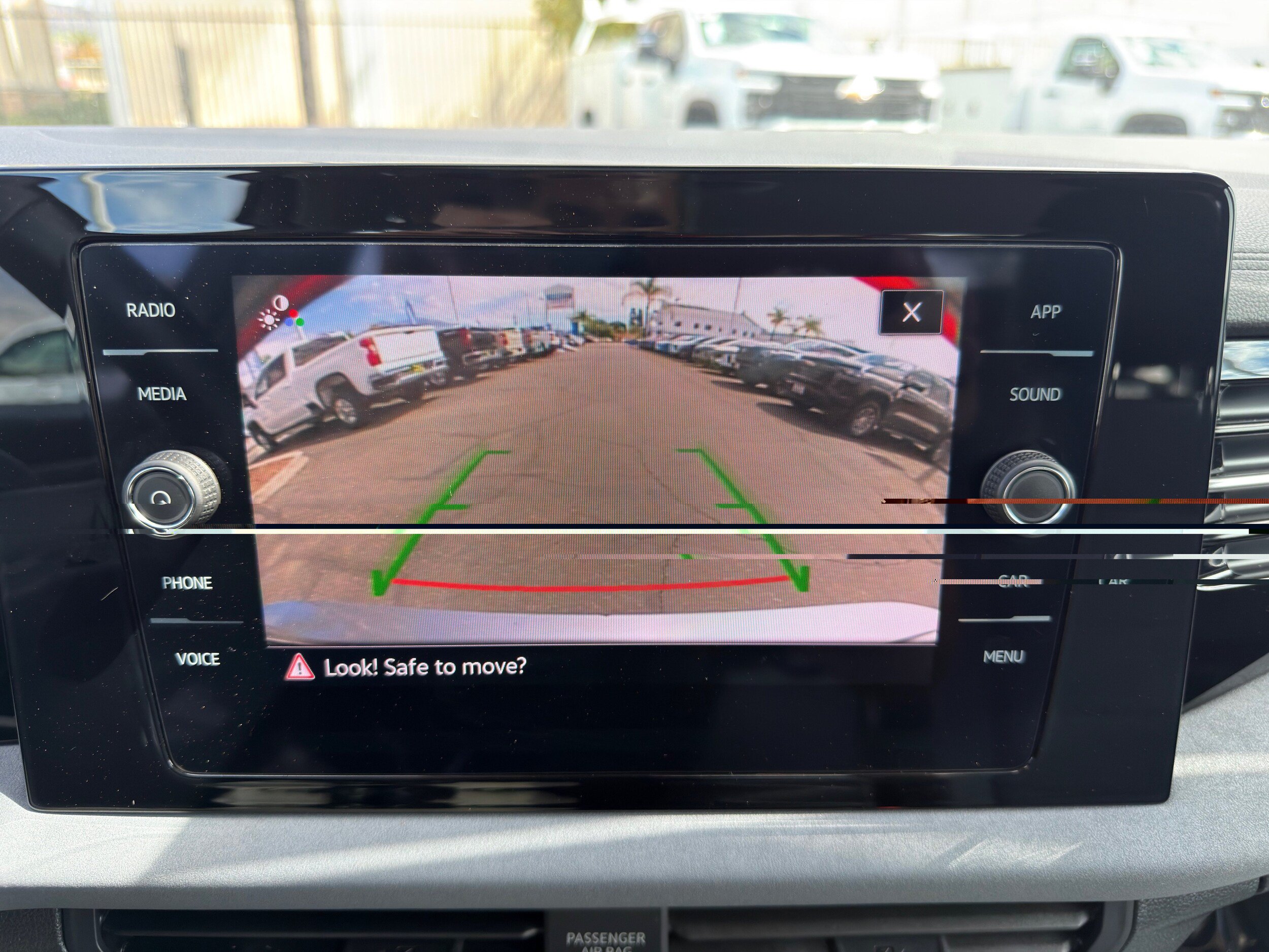Used 2025 Volkswagen Jetta SE FWD image 29