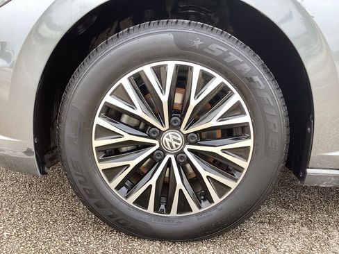 Used 2019 Volkswagen Jetta SE w/ Cold Weather Package FWD image 14