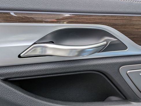 Used 2019 BMW 740i image 29