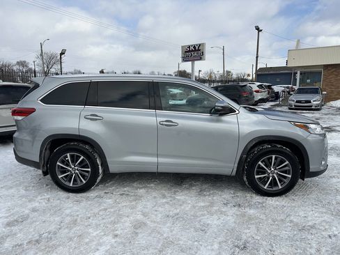 Used 2017 Toyota Highlander XLE image 8