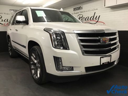 Used 2017 Cadillac Escalade Premium Luxury image 3