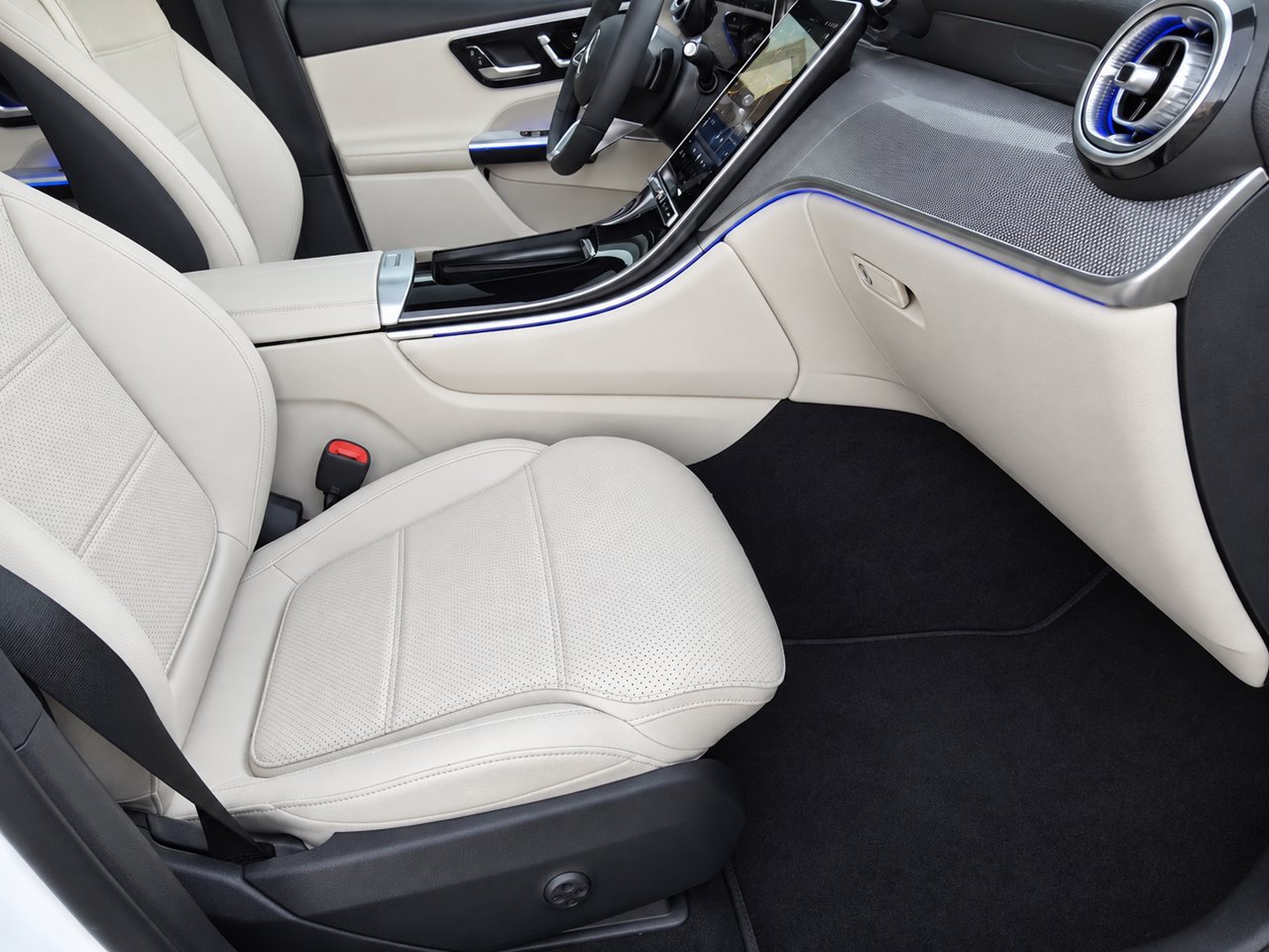 Used 2026 Mercedes-Benz GLC 300 4MATIC image 34