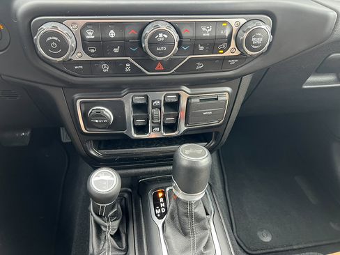 Used 2021 Jeep Wrangler Unlimited Sahara image 20