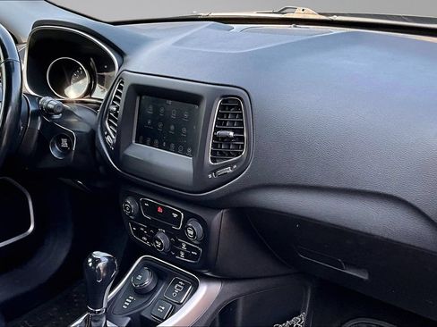 Used 2019 Jeep Compass Latitude w/ Popular Equipment Group AWD/4WD image 12