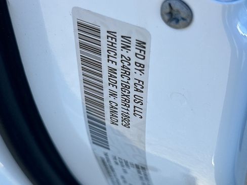 Used 2024 Chrysler Pacifica Touring-L FWD image 31