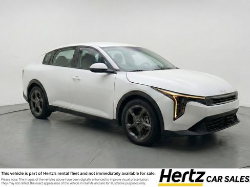 Used 2025 Kia K4 LXS image 1