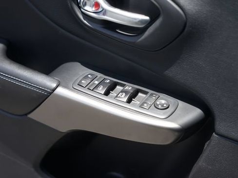 Used 2020 Jeep Cherokee Latitude Plus FWD image 30