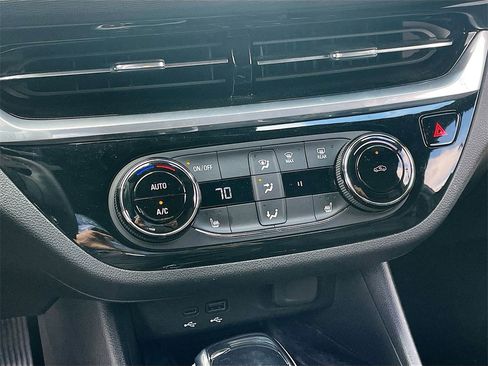 Used 2024 Buick Envista Sport Touring w/ Convenience I Package image 17