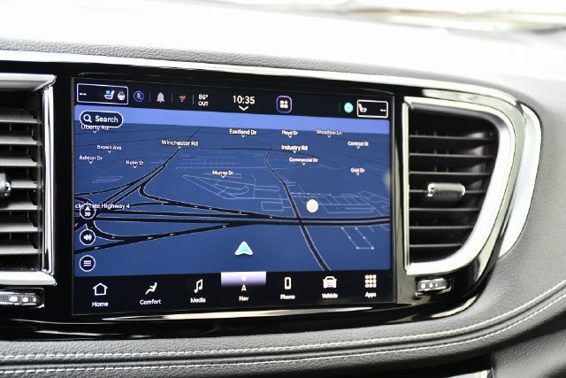 Used 2026 Chrysler Pacifica Limited FWD image 3