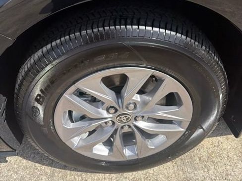 Used 2026 Toyota Sienna XLE FWD image 13