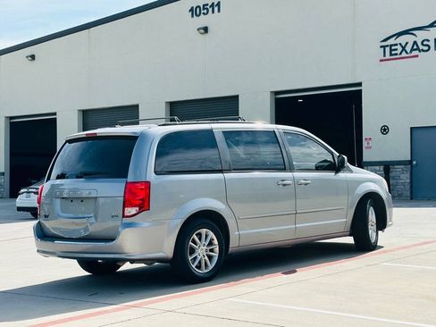 Used 2015 Dodge Grand Caravan SXT FWD image 11