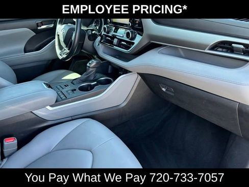 Used 2020 Toyota Highlander XLE AWD/4WD image 18
