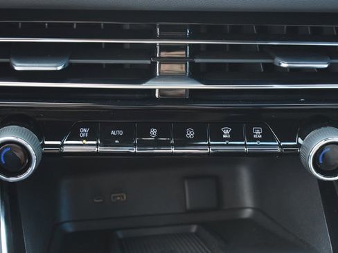 New 2026 Chevrolet Traverse LT w/ LPO, Floor Liner Package FWD image 27
