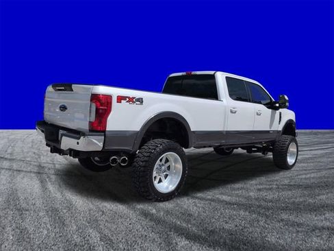 Used 2019 Ford F250 Lariat w/ Lariat Ultimate Package image 4
