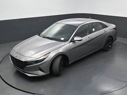 Used 2023 Hyundai Elantra Blue FWD image 30