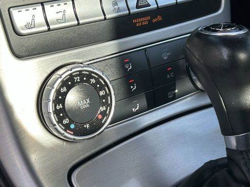 Used 2013 Mercedes-Benz SLK 250 image 19