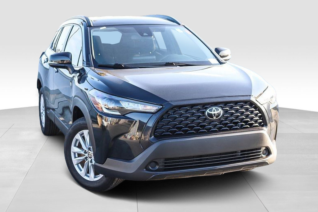 Used 2022 Toyota Corolla Cross LE FWD image 2