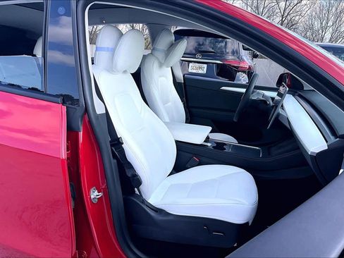 Used 2022 Tesla Model Y Performance image 9