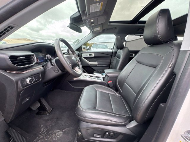 Used 2022 Ford Explorer Limited w/ Equipment Group 301A RWD image 2