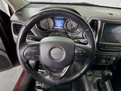 Used 2019 Jeep Cherokee Trailhawk image 19