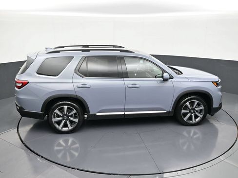 Used 2025 Honda Pilot Touring image 17