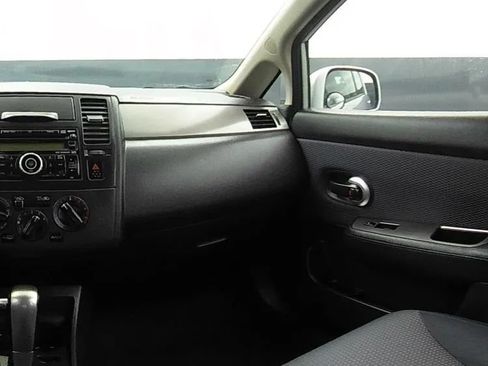 Used 2009 Nissan Versa Hatchback FWD image 14