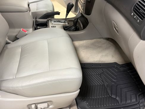 Used 2006 Toyota Land Cruiser AWD/4WD image 20