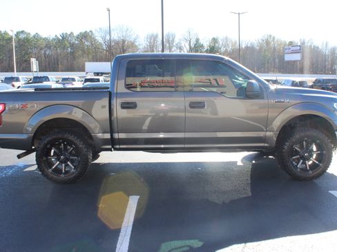 Used 2017 Ford F150 XLT image 5