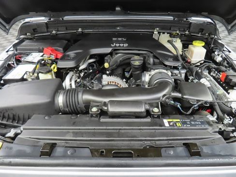 Used 2020 Jeep Gladiator Rubicon w/ Uconnect 4C Nav & Sound Group image 27