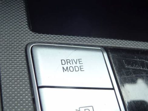 Used 2024 Hyundai Elantra SEL FWD image 40