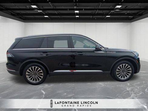 Used 2022 Lincoln Aviator Reserve w/ Elements Package Plus AWD/4WD image 6