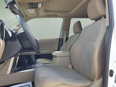 Used 2012 Toyota 4Runner SR5 w/ Convenience Pkg image 9